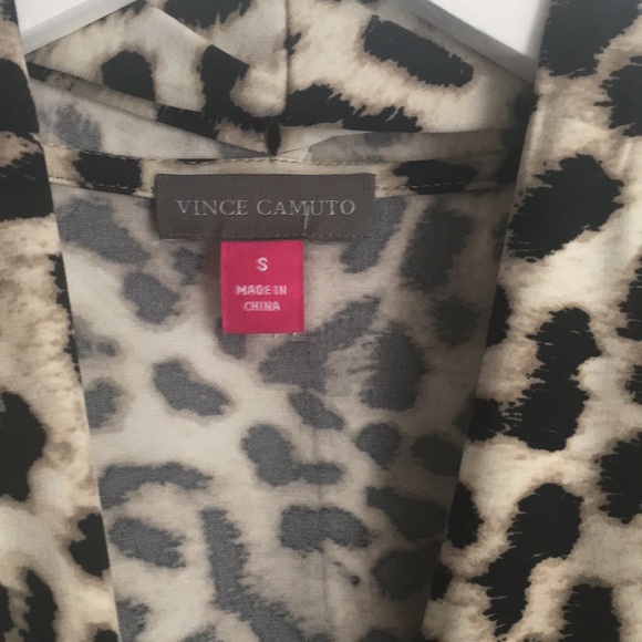 Vince Camuto leopard sleeveless top - Picture 4 of 9